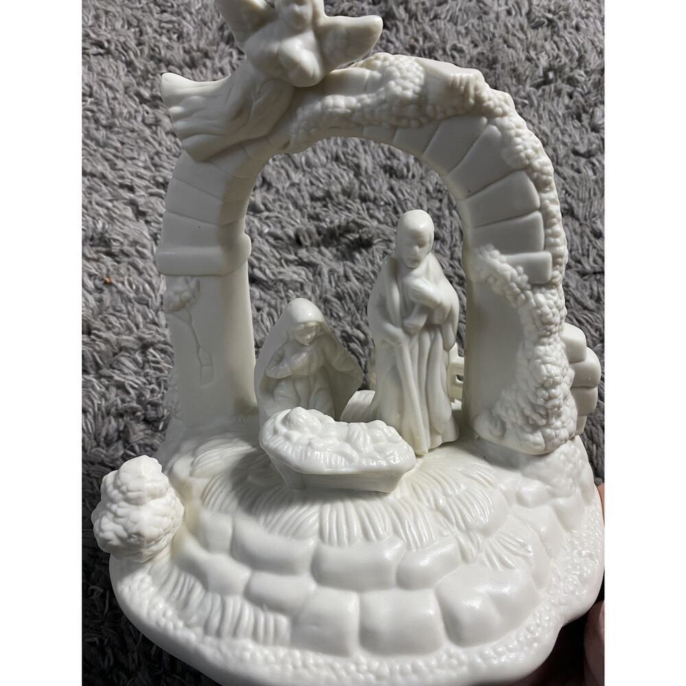 White Porcelain Bisque Musical Christmas Nativity Scene Decor - Picture 6 of 11